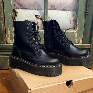 Dr. Martens JADON BOOT SMOOTH LEATHER PLATFORM